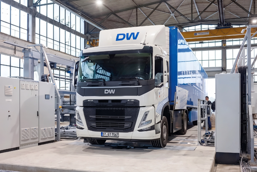 أحدث مدونات الشركة حول CATL's Battery Swapping Strategy for Heavy-Duty Trucks vs. Europe's Megawatt Charging Network